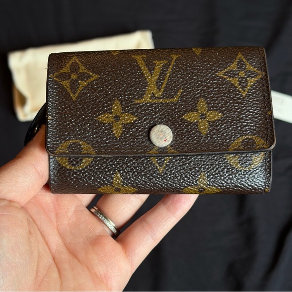 Louis Vuitton Multicles 6 ring monogram fuchsia